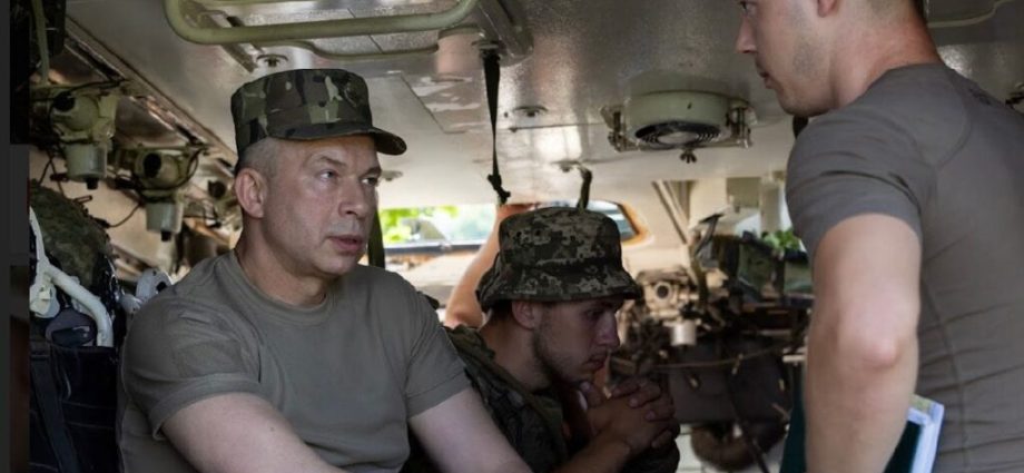 ukraine’s-dismissed-army-chief-departs-with-claim:-he’s-handing-his-successor-army-on-offensive,-with-700-km²-liberated-this-year