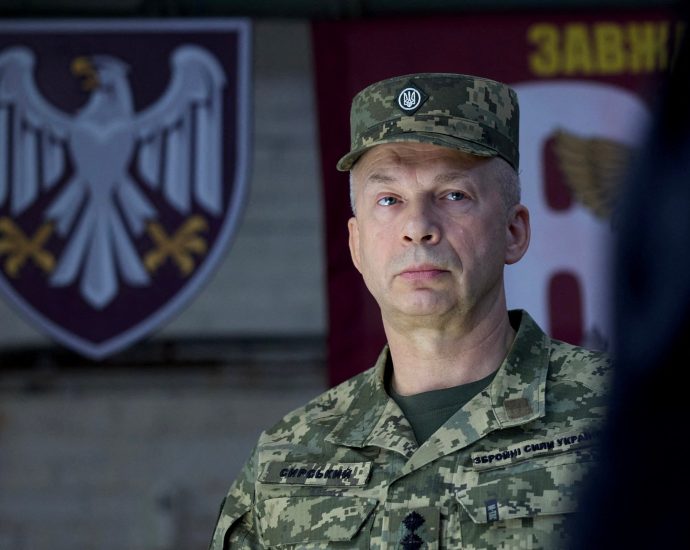 zelenskyy-sacks-syrskii:-how-many-generals-have-ukraine,-russia-fired?