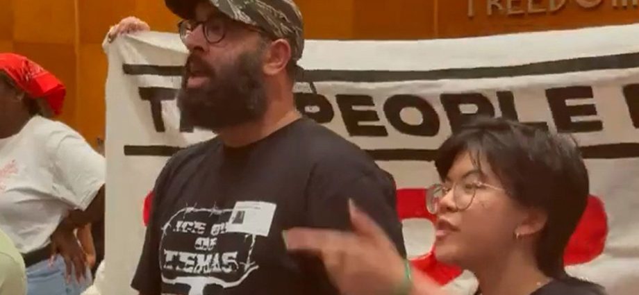 ‘justice-for-lorenzo’-protests-disrupt-houston-council-meeting