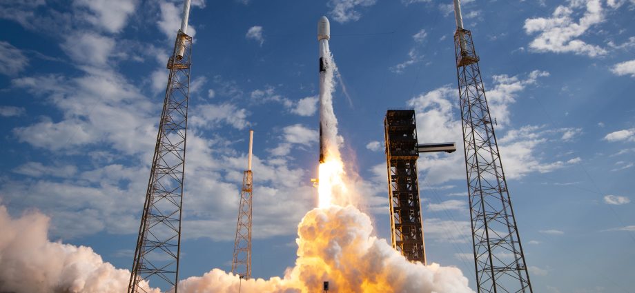 robotic-servicing-mission-launches-with-nasa-support