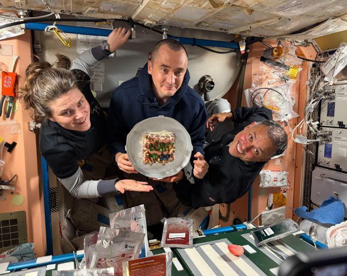 weekend-departure-preps-continue-as-crew-works-science,-spacesuits