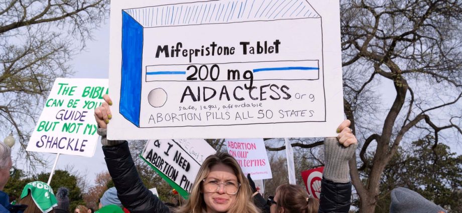 over-400-legislators-warn-of-‘immediate-and-serious-harms’-of-banning-abortion-pills-by-mail