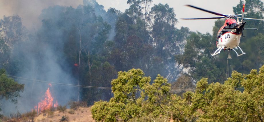 spain-and-france-battle-raging-wildfires,-face-high-risk-of-more