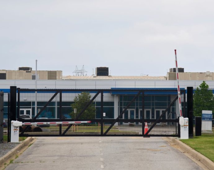 white-house-expands-data-center-electricity-cost-pledge-to-utilities,-states