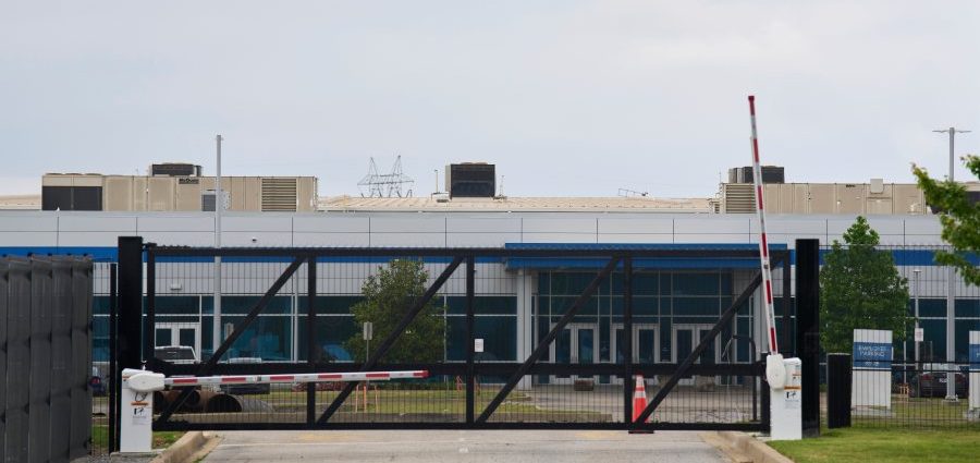 white-house-expands-data-center-electricity-cost-pledge-to-utilities,-states