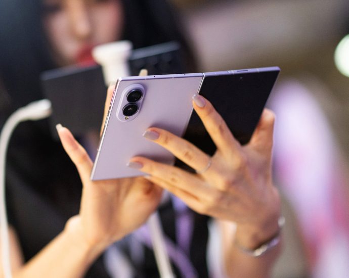 the-fight-for-the-future-of-foldable-phones-is-here