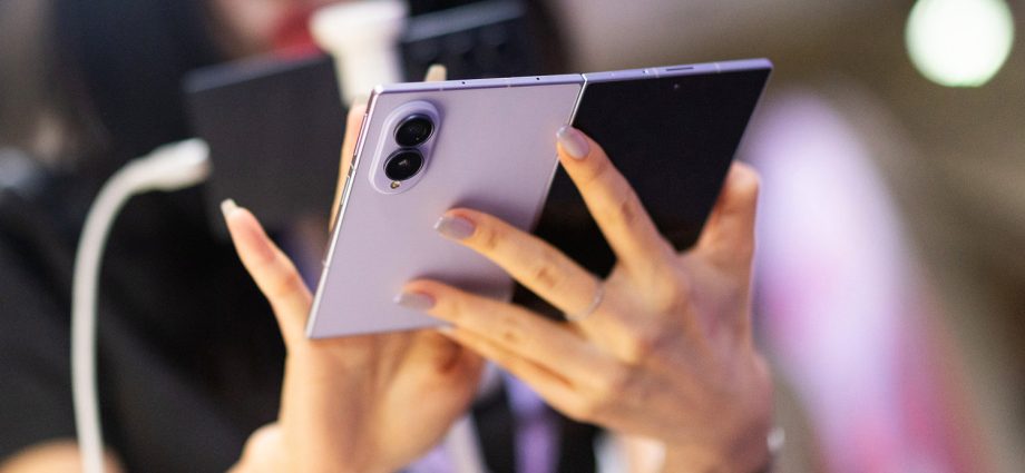 the-fight-for-the-future-of-foldable-phones-is-here