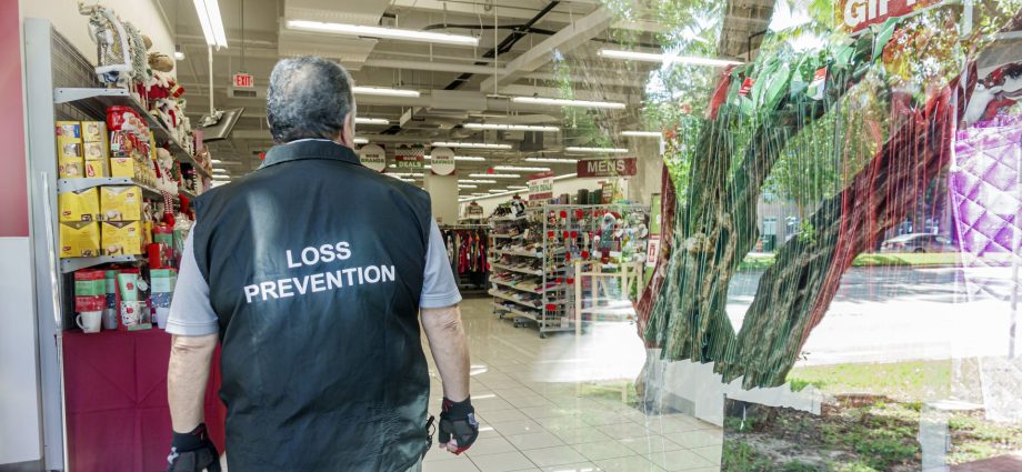 nearly-a-third-of-americans-admit-to-retail-theft,-with-most-taking-food