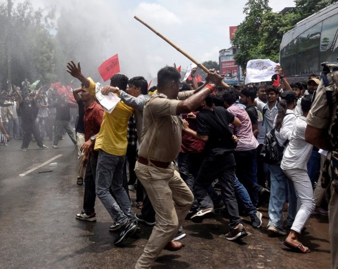 indian-police-accused-of-using-pellet-guns-in-crackdown-on-india’s-protests