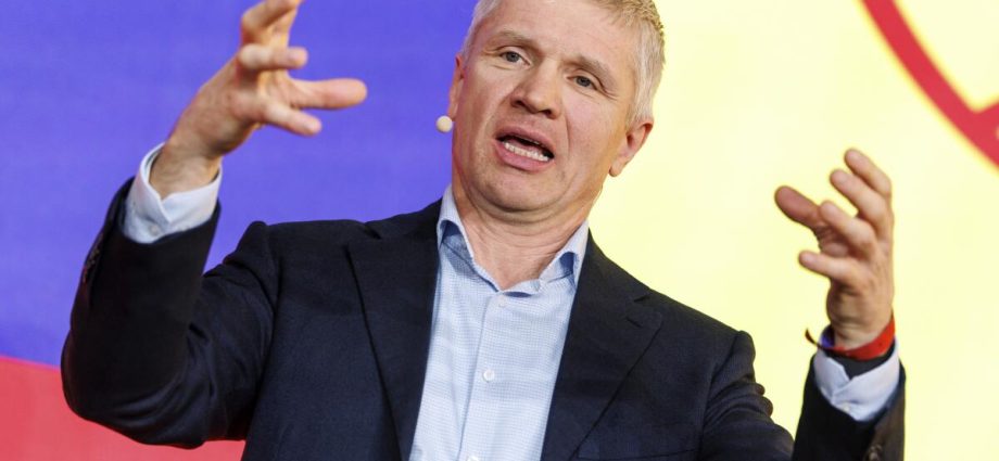 climate-change-keeps-adding-to-the-list-of-uninsurable-assets,-allianz-executive-says