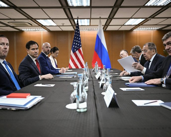 top-us-and-russian-diplomats-discuss-ukraine-war-in-manila
