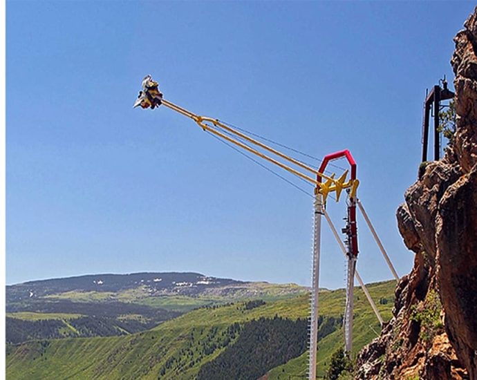 giant-swing-offers-breathtaking-ride-above-the-swiss-alps