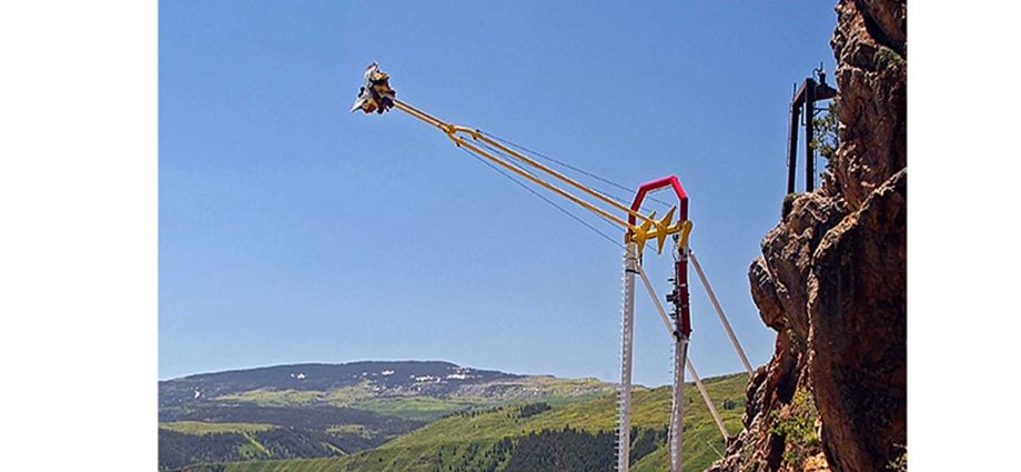 giant-swing-offers-breathtaking-ride-above-the-swiss-alps