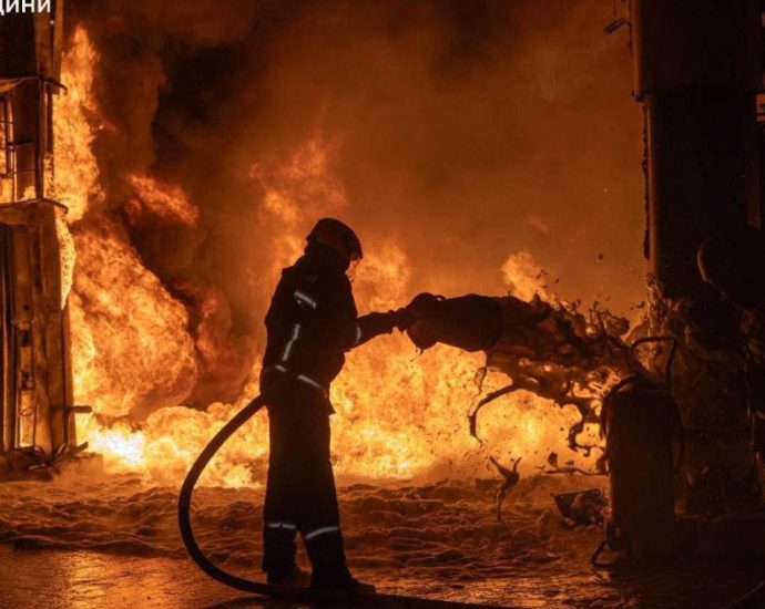 several-killed-as-ukraine,-russia-trade-attacks-deep-behind-the-front-line