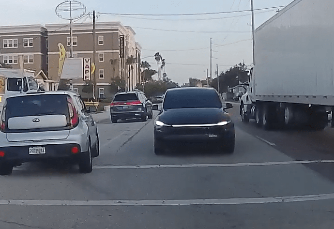 tesla-robotaxi-goes-wrong-way-down-one-way-street-day-after-tampa-launch