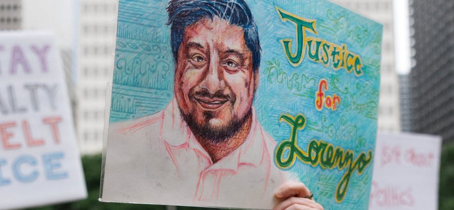 ice-officer-who-shot-lorenzo-salgado-araujo-‘switched-guns’-afterward:-witness