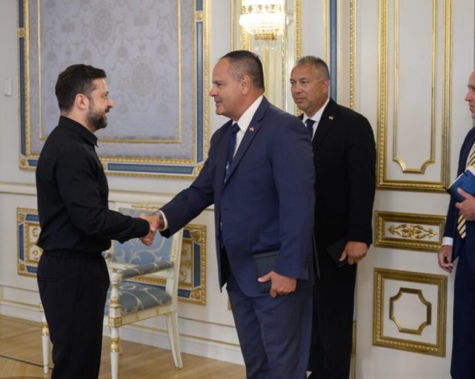 zelenskyy-meets-team-from-raytheon,-us-company-that-builds-patriots,-and-says-ukraine-is-now-negotiating-joint-interceptor-production