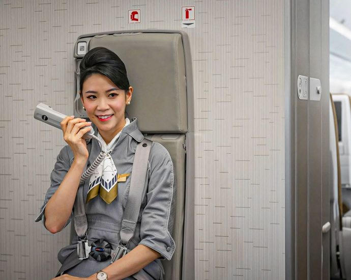 the-highest-paid-international-flight-attendants’-ranks-&-their-average-2026-salaries