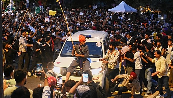 modi-adresses-india’s-youth’s-‘cockroach’-movement-as-protesters-hold-capital-sit-in