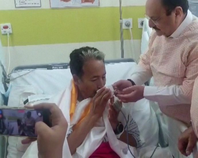 indian-activist-wangchuk-ends-26-day-hunger-strike