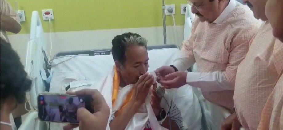 indian-activist-wangchuk-ends-26-day-hunger-strike