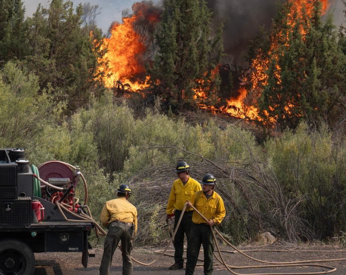 4-million-acres-burning-from-wildfires-spurs-maximum-national-alert-level