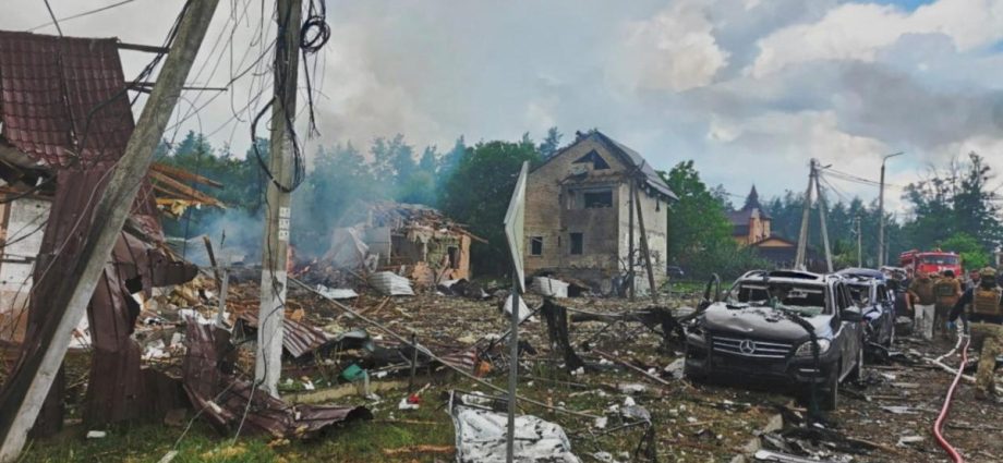 at-least-11-killed-in-ukraine-as-moscow-and-kyiv-continue-to-trade-attacks