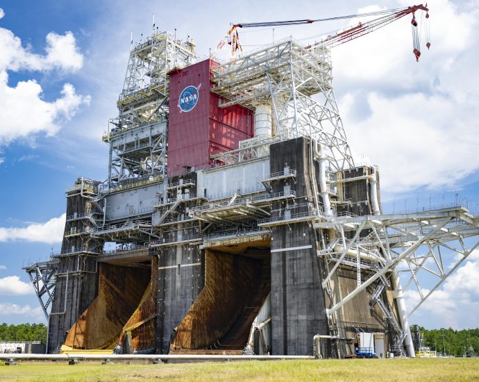 nasa-to-support-blue-origin-new-glenn-rocket-testing,-advance-artemis