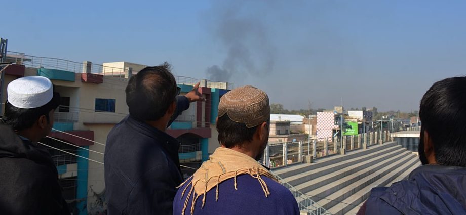 suicide-bomber-kills-15-at-security-checkpoint-in-northwest-pakistan