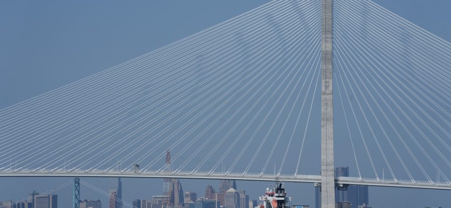 a-bridge-between-the-us-and-canada-is-opening,-but-the-us-isn’t-invited-to-the-ribbon-cutting