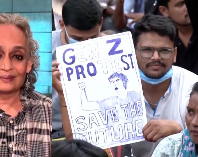 “cockroach-democracy”:-arundhati-roy-on-india’s-youth-led-protest-movement-&-modi’s-collapsing-support