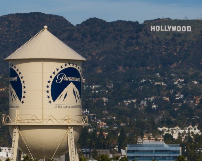 paramount-agrees-to-push-warner-bros.-deal-until-next-summer-while-lawsuit-plays-out