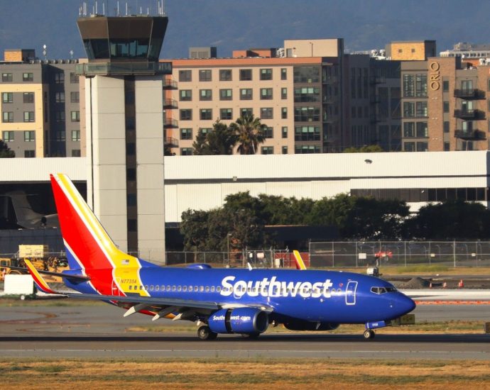 southwest-flight-attendant-arrested-by-ice-agents-waiting-at-his-nashville-crew-base