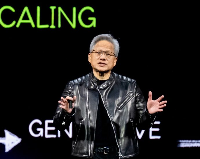 As US weighs response to Chinese AI, industry urges against broad open-weight restrictions
