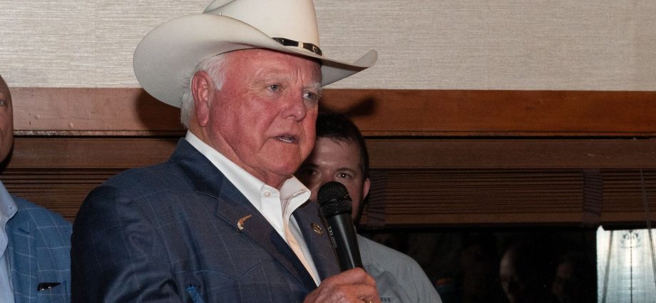 data-centers-could-define-the-midterms.-just-look-at-texas