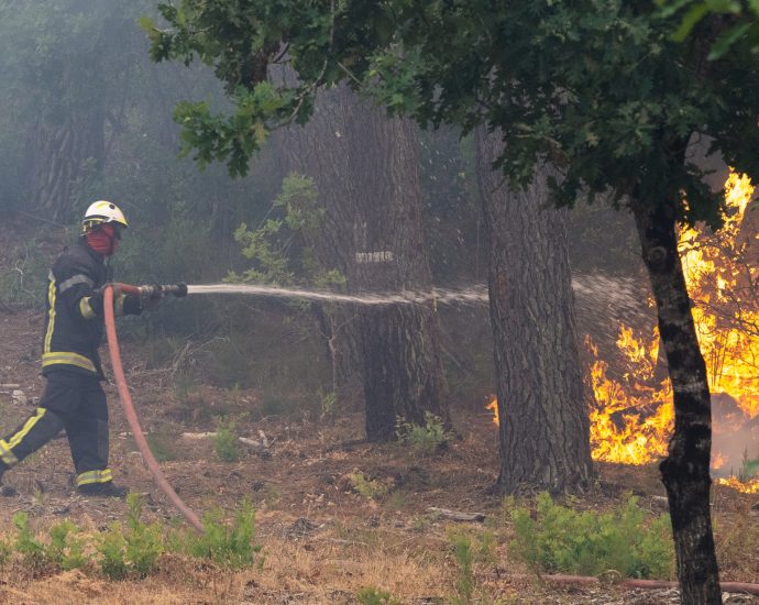 wildfires-in-spain-and-france-force-evacuation-of-200,000-people