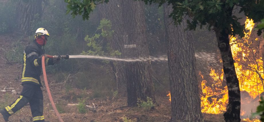 wildfires-in-spain-and-france-force-evacuation-of-200,000-people