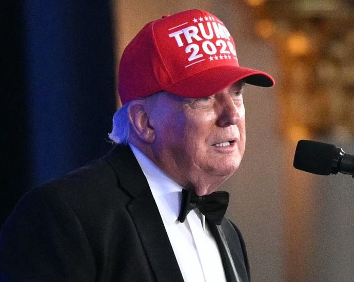 the-traitor-at-whcd:-“the-show-must-go-on”-—-then-“ripping”-into-the-press