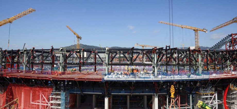 worker-dies-during-reconstruction-of-barcelona’s-camp-nou-stadium