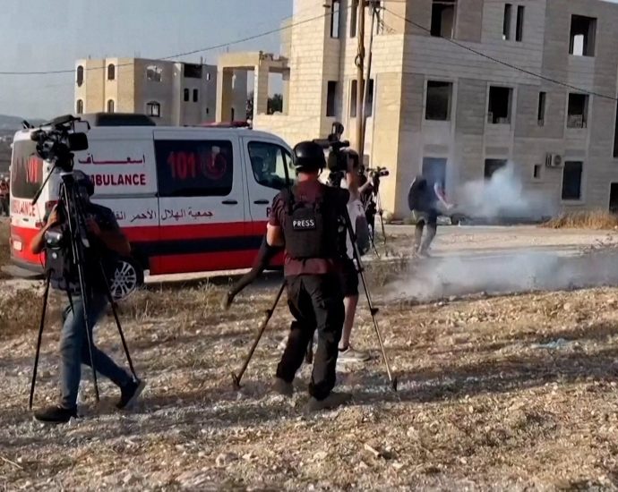 israeli-forces-tear-gas-journalists-reporting-nablus-shootout