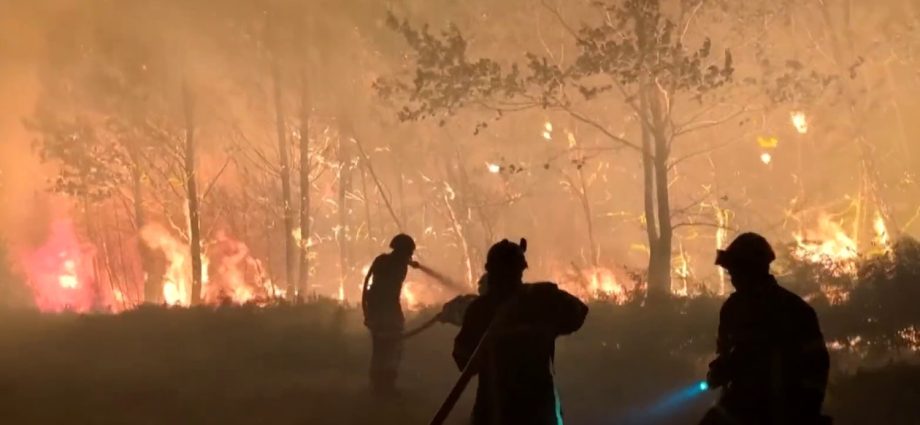 hundreds-of-thousands-race-to-escape-wildfires-in-france-and-spain