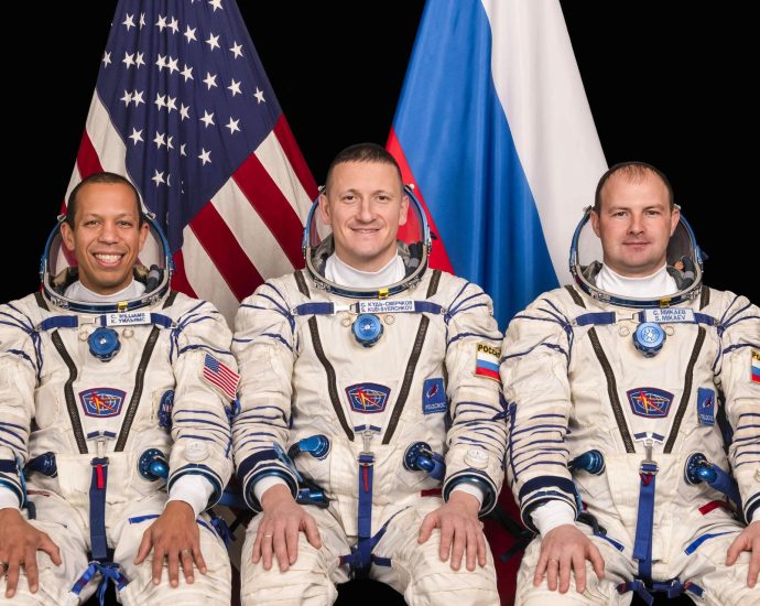 expedition-74-crew-boarding-soyuz,-saying-farewell-to-station-soon