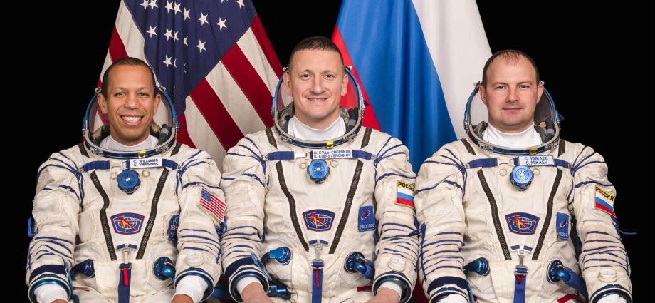 expedition-74-crew-boarding-soyuz,-saying-farewell-to-station-soon