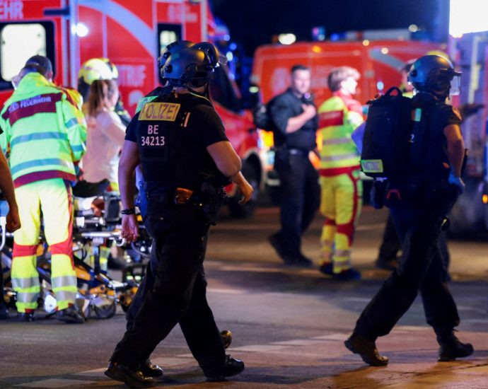 car-drives-into-crowd-near-berlin-pride-celebrations,-killing-one