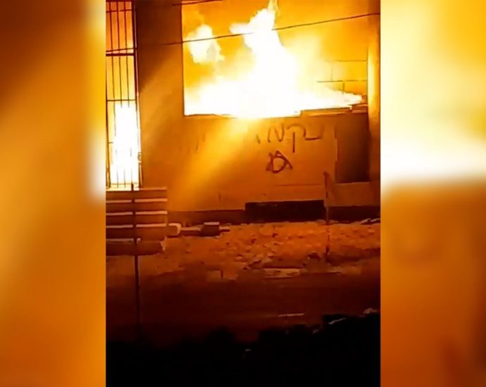 israeli-settlers-set-fire-to-mosque-in-occupied-west-bank