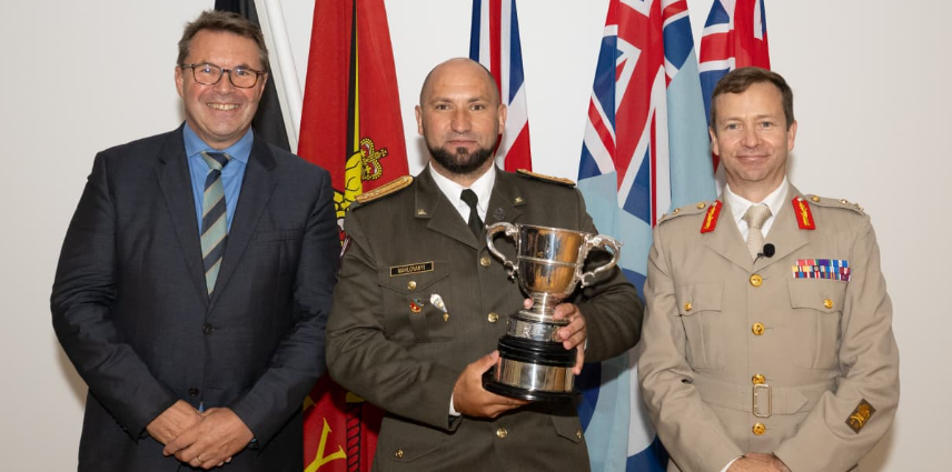 chosen-from-252-officers-of-nearly-50-countries:-ukrainian-lieutenant-colonel-took-best-international-student-prize-at-uk-defense-academy