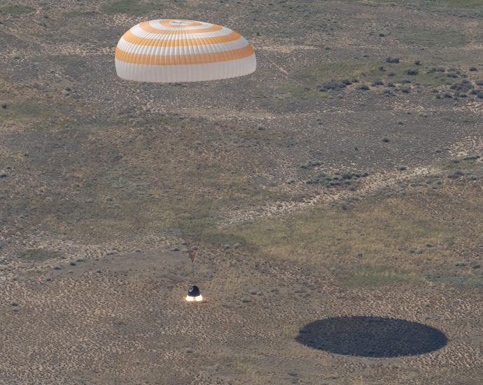 nasa-astronaut-chris-williams,-crewmates-return-from-space-station