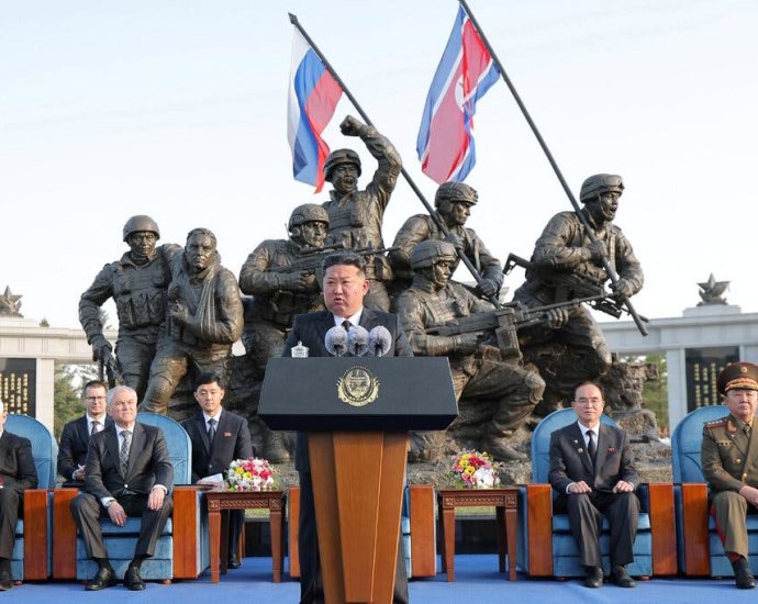 russia-can’t-fill-its-own-ranks—so-it-asks-north-korea-for-30,000-more-soldiers-and-new-missile-launchers,-ukraine-says