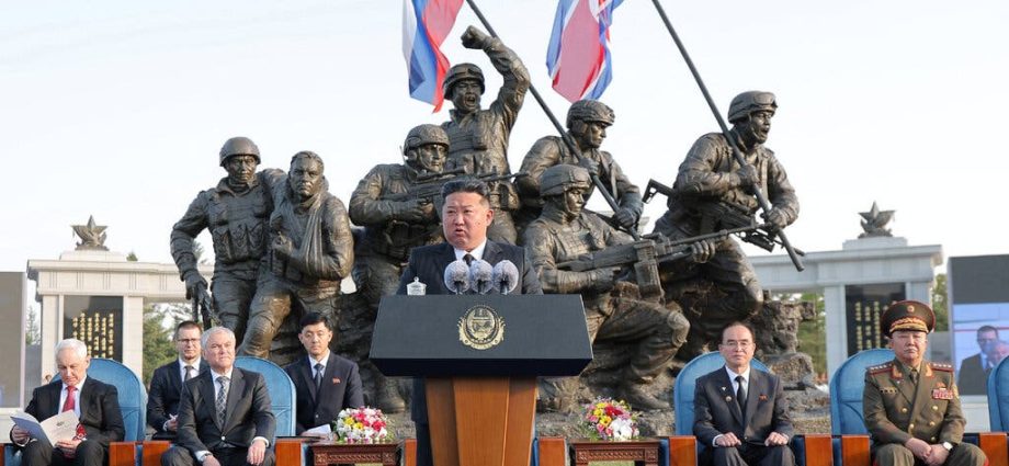 russia-can’t-fill-its-own-ranks—so-it-asks-north-korea-for-30,000-more-soldiers-and-new-missile-launchers,-ukraine-says