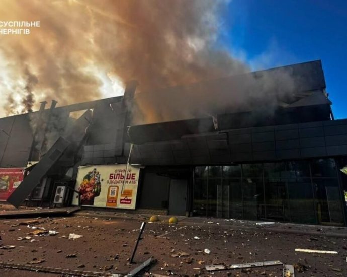 russia-kills-a-9-year-old-girl-in-a-chernihiv-supermarket,-bombs-zaporizhzhia